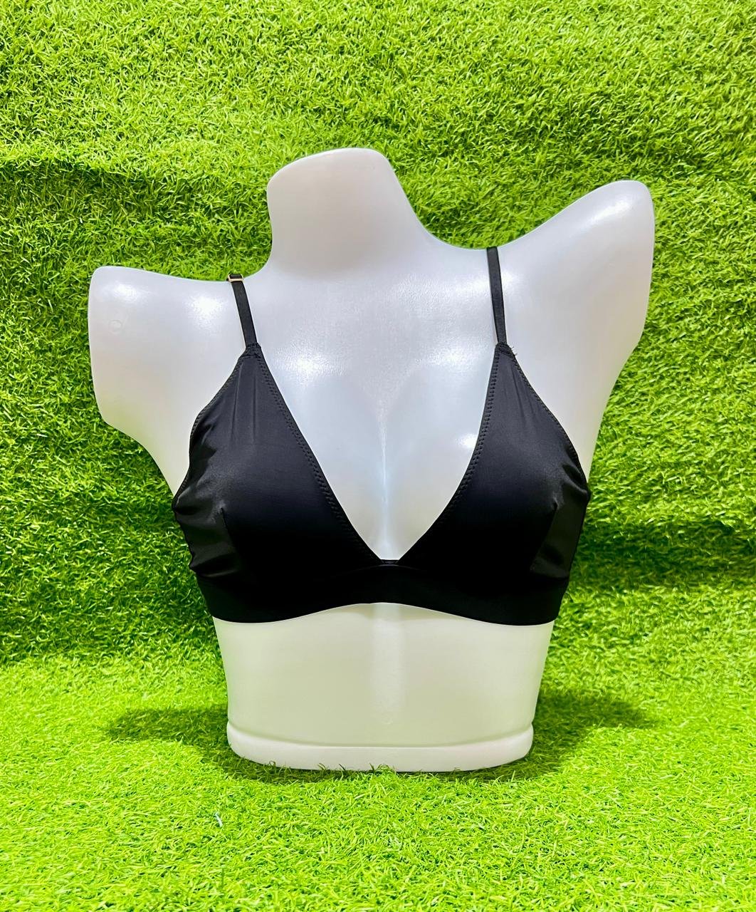 Eetoh V-Shape Bra 2 Hook Stylish Fit - Image 3